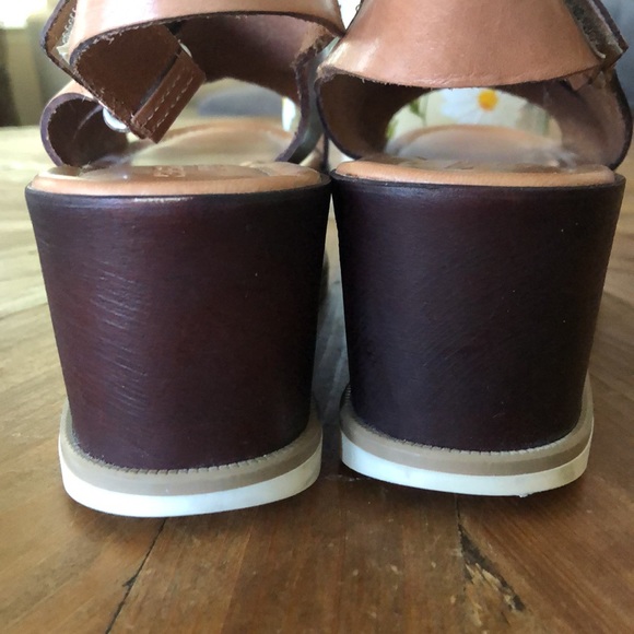 KENNETH COLE PLATFORM SANDALS SIZE 9.5 - Picture 8 of 10